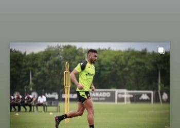 Esposa publica imagem de Payet em treino no CT Moacyr Barbosa; confira