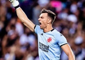 Conversas progridem e Vasco se aproxima de renovação com Léo Jardim