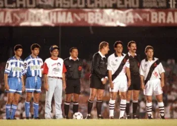 Ao relembrar a partida de despedida de Roberto Dinamite, La Coruña propõe um novo amistoso com o Vasco