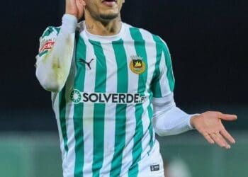 Porto está disposto a investir 15 milhões de euros na contratação do atacante Clayton, que anteriormente jogou no Vasco.