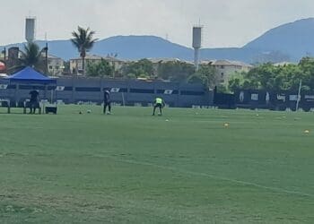 David realiza treinamento isolado do grupo do Vasco no CT Moacyr Barbosa.