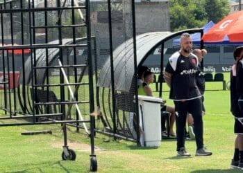 Maxime Dominguez não está presente na atividade no campo do CT Moacyr Barbosa.