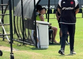 De partida para o Toronto FC, Maxime Dominguez realizou uma atividade interna e acompanhou a sessão de treinamentos do time do Vasco nesta quarta-feira.