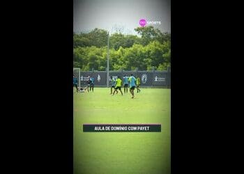 Vídeo exibe o controle de Payet durante o treino desta quarta-feira.