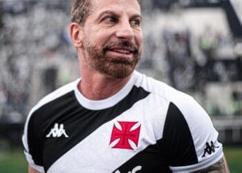 Léo Jardim possui uma proposta de renovação em suas mãos, conforme afirmou Pedrinho.