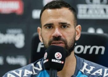 Leandro Castan se pronuncia sobre as afirmações de Ricardo Sá Pinto