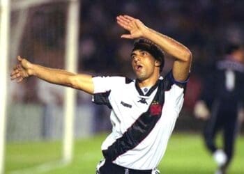 Edmundo permanece como o único jogador na história do Campeonato Brasileiro a ter conseguido marcar 6 gols em uma única partida.