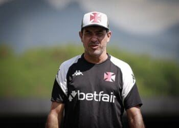 Mauricio Lemos, Paulinho, Philippe Coutinho e Garré devem iniciar como titulares na abertura do Campeonato Brasileiro.