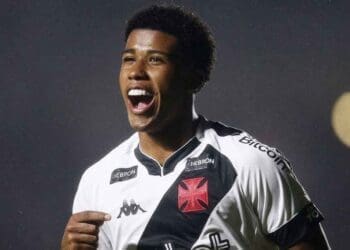 Andrey Santos: “Concluí toda a minha formação no Vasco, estudei ali e sou imensamente grato ao clube que me capacitou, proporcionou alimentação, educação e me moldou como indivíduo.”