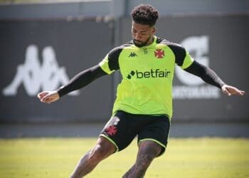 Vasco compartilha imagens do treino realizado neste sábado no CT Moacyr Barbosa; veja as fotos.