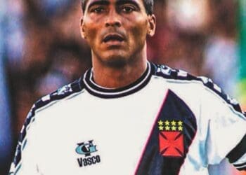 Jogando pelo Vasco, Romário alcança a maior média de gols por partida em uma edição do Campeonato Brasileiro no século XXI.