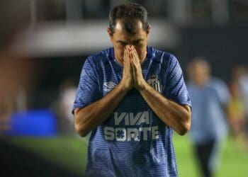 Carille recorda sua trajetória no Santos, que será o rival do Vasco neste domingo.
