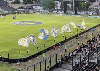 Confira vídeos e imagens do bandeirão da Força Jovem em São Januário; a torcida organizada faz seu retorno após 12 anos de suspensão.