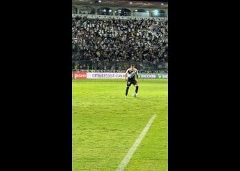 Veja o gol de Nuno Moreira contra o Santos sob uma nova perspectiva.