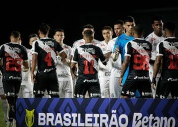 Vasco vai emendar suas viagens e só retornará ao Rio após o jogo contra o Corinthians; veja a programação completa.