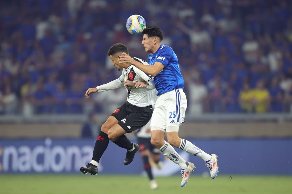 20250331-162138-1-11-cruzeiro-x-vasco-villalba-e-philippe-coutinho-foto-gilson-loboagif-1 Cruzeiro x Vasco Villalba e Philippe Coutinho — Foto: Gilson Lobo/AGIF