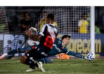 Léo Jardim: ‘É sempre ótimo começar com uma vitória em casa!’