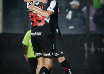 Vasco apresenta um histórico favorável em confrontos contra equipes peruanas.