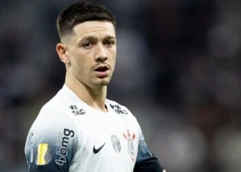 Hugo Souza e Rodrigo Garro devem ficar de fora do confronto do Corinthians contra o Vasco.