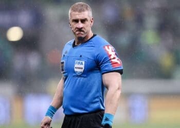 Torcedor relata ter realizado um pix para Anderson Darconco, árbitro da partida entre Corinthians e Vasco.