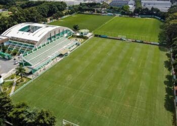 Vasco sai do Peru e segue rumo a São Paulo, onde no sábado enfrenta o Corinthians pelo Campeonato Brasileiro.