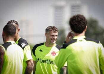 Vasco compartilha imagens do treinamento desta sexta-feira no CT do Palmeiras; confira!