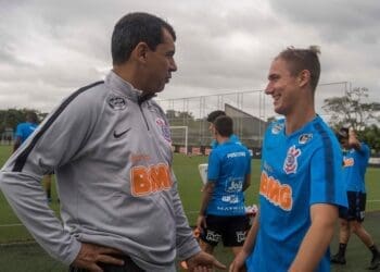 Lucas Piton e João Victor foram promovidos por Carille durante sua passagem pelo Corinthians, que é o adversário do Vasco neste sábado.