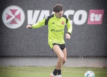 Vasco compartilha imagens do treinamento realizado neste domingo; confira