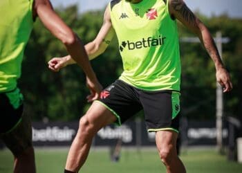 Vasco compartilha imagens do treinamento nesta segunda-feira no CT Moacyr Barbosa; confira