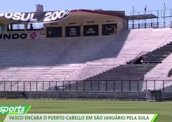 Torcida elabora faixas com conquistas históricas do Vasco em São Januário nesta terça-feira