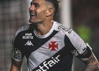 Vegetti se destaca como o artilheiro do futebol brasileiro em 2025.