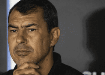 Pessoa próxima a Carille afirma não ter conhecimento sobre a demissão do técnico do Vasco