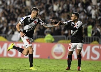 Philippe Coutinho não deve ficar fora do jogo contra o Sport.