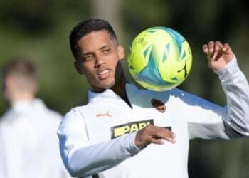 Vasco avaliou a situação do atacante Pedrinho, que está no Shakhtar Donetsk.