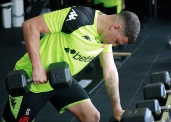 Vasco compartilha imagens do treinamento desta quinta-feira, tanto na academia quanto no campo do CT Moacyr Barbosa; confira.