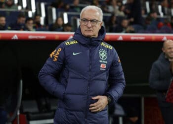 Dorival Júnior em Alta: Negociações Avançadas com o São Paulo Apesar de Interesse do Vasco