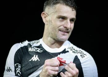 “Desempenho de Vegetti em São Januário e em Outros Estádios: Análise Completa do Jogador em Partidas do Vasco”