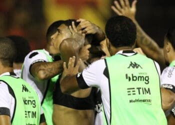 Relembrando o Último Confronto entre Vasco e Sport em Recife em 2022: Gol de Raniel e Jogo Interrompido