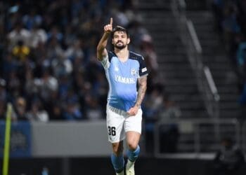 Revelação do Vasco, zagueiro Ricardo Graça comenta sobre gol decisivo pelo Júbilo Iwata e recorda tempo na Colina.