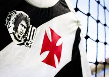 Camisa do Vasco deste Sábado Homenageia Roberto Dinamite com Patch Especial