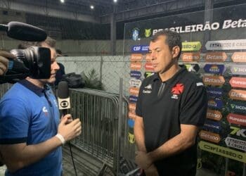 Carille Apega-se à Esperança de que a Torcida do Vasco Seja o “12º Jogador” no Confronto contra o Sport neste Sábado