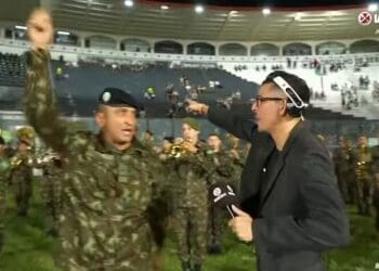 “Vascaíno e Maestro do Exército Compartilha sua Experiência no Pré-Jogo de Vasco x Sport em São Januário; Assista ao Vídeo!”