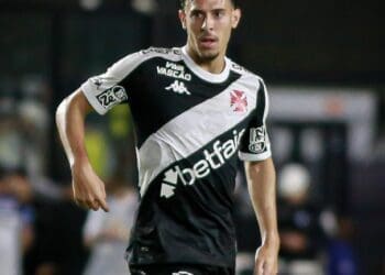 Nuno Moreira acumula 2 gols e 2 assistências em 7 partidas com a camisa do Vasco.
