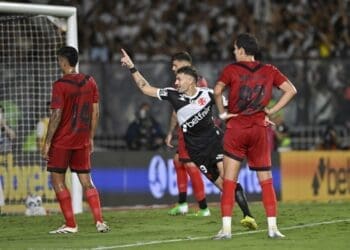 Vegetti comenta sobre a surpreendente assistência de cabeça de Philippe Coutinho e enaltece a vitória sobre o Sport.