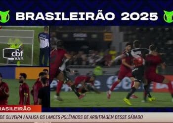 Analista de arbitragem PC de Oliveira afirma que Vegetti cometeu falta no momento do segundo gol do Vasco.