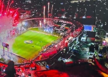 Confira imagens da queima de fogos e das homenagens a Dinamite em São Januário antes de Vasco 3 x 1 Sport.