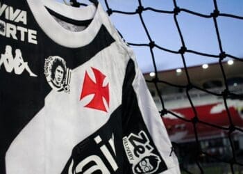 Vasco dá início a leilão de camisetas do confronto contra o Sport em apoio à CDD.