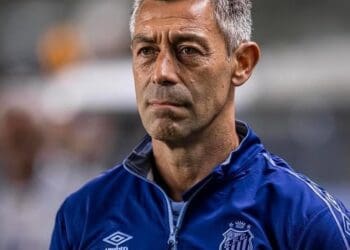 Após a 3ª rodada do Brasileiro, técnico Pedro Caixinha, que foi especulado no Vasco no início do ano, é demitido do Santos.