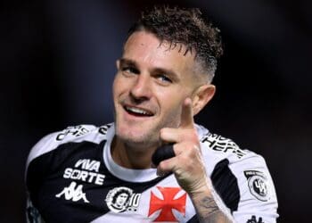 Vegetti marca 47 gols em 93 partidas com a camisa do Vasco