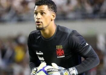 Goleiro Alexander em conversas para deixar o Vasco em definitivo.